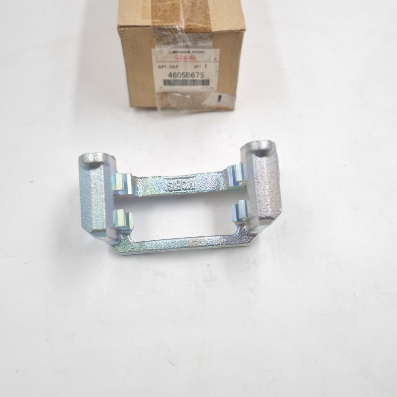 Скоба супорта, оригінал 4605B675 ECLIPSE CROSS/Екліпс Крос