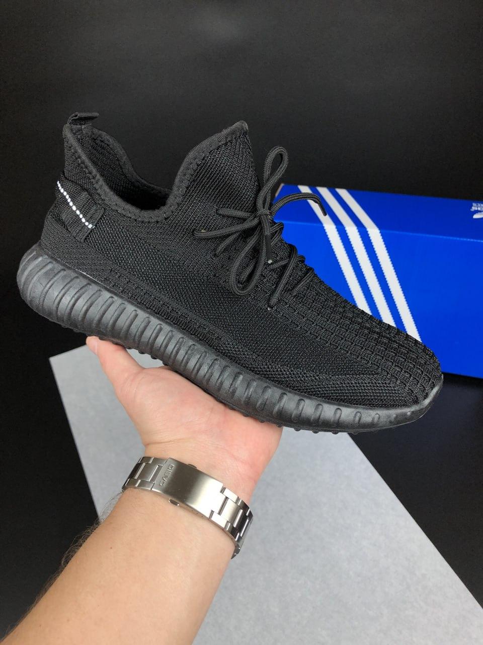 Кросівки в сти-лі Adidas Yeezy Boost чорні, фото 1