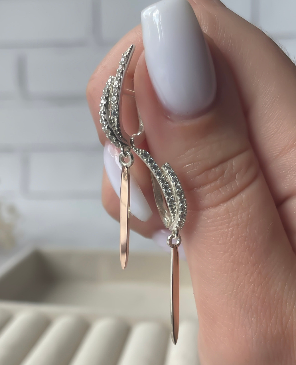 Срібні сережки-підвіски з золотом і фіанітами Сирена, фото 1