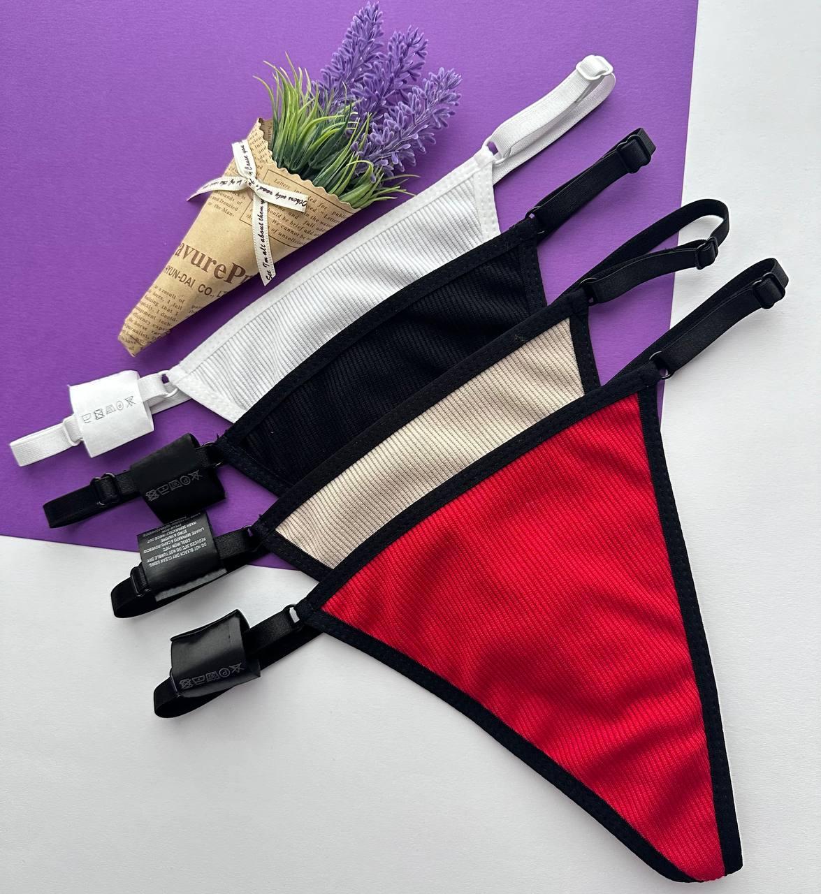 Комплект із 4 бавовняних трусиків, класичних кольорів.