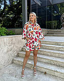 Жіночий літній прогулянковий костюм із софту з рослинним принтом: сорочка та шорти білий із червоними квітами, фото 2