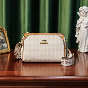 Жіноча сумка через плече крос боді з регульованим ремінцем біла