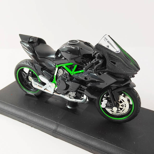 5987262060_w1280_h640_model-