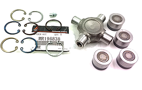 Орігінальна хрестовина кардана MR196838 Л200