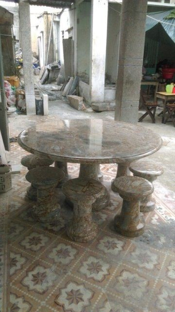 Круглий стіл з фігурною фрезою 80*80*6 зі стільцями з натурального каменю, фото 1