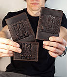 Обкладинка ВІЙСЬКОВИЙ КВИТОК  шкіряна темно-коричнева з Гербом України Тризуб тиснення, фото 9