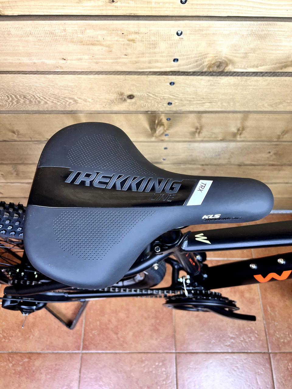 Сідло для велосипеда KLS TREKKINGLINE 18 чорний