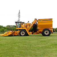 Кукурудзозбиральний комбайн Oxbo 2485