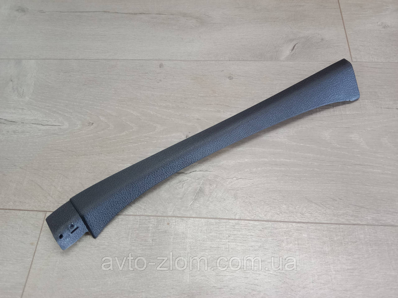 Накладка передньої стойки Volkswagen Passat B6, Пасат Б6. Права. 3C0868238.