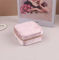 Дорожня оксамитова скринька для зберігання ювелірних виробів, рожевого кольору.