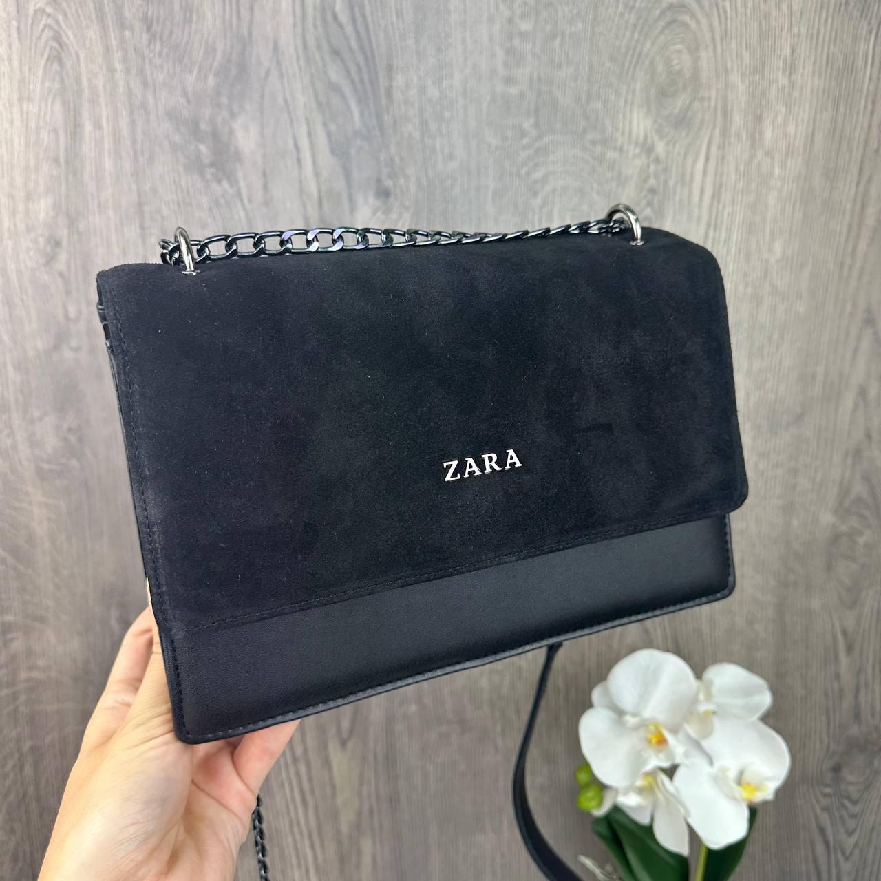 Жіноча замшева сумочка Zara — чорна мінісумка з натуральної замші з клапаном і ланцюжком, фото 1