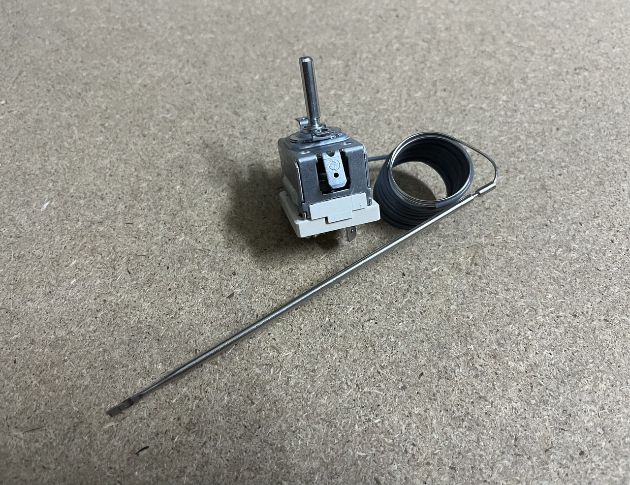 Термостат EGO 55.17059.310 62-295C 1CO 1 полюс 16 А зонд Ø 3,03 mm L = 152 mm