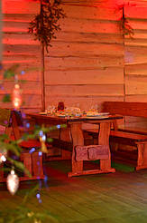 Причины такой популярности понятны – ведь даже необработанная деревянная мебель не только красива, но и создаёт в доме уют и тёплую атмосферу, придаёт интерьеру неповторимость.