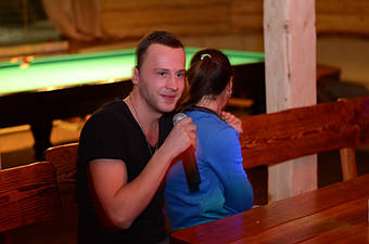 Дуб прекрасно оправдывает такое определение: «стильная или винтажная мебель из дерева». Эта порода дерева является элитарной, а по сроку использования мебели из дуба равных нет среди всех остальных пород.