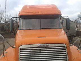 Замена лобового стекла на американский грузовик Freightliner Columbia