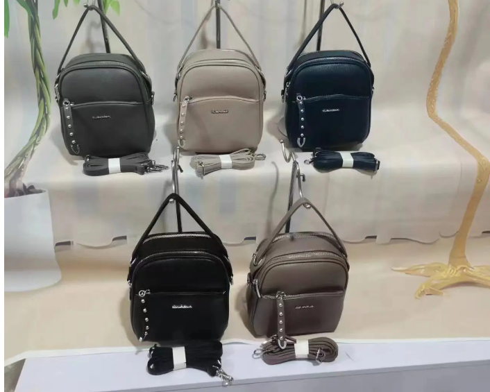 Сумка жіноча 20*22 см на два відділення зі штучної шкіри у різних кольорах Fedya, фото 1