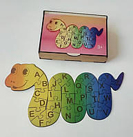 "Абетка Змійки на англійській мові: Захоплююча Подорож у Світ Букв!" дитячі пазли у вигляді змійки в коробці