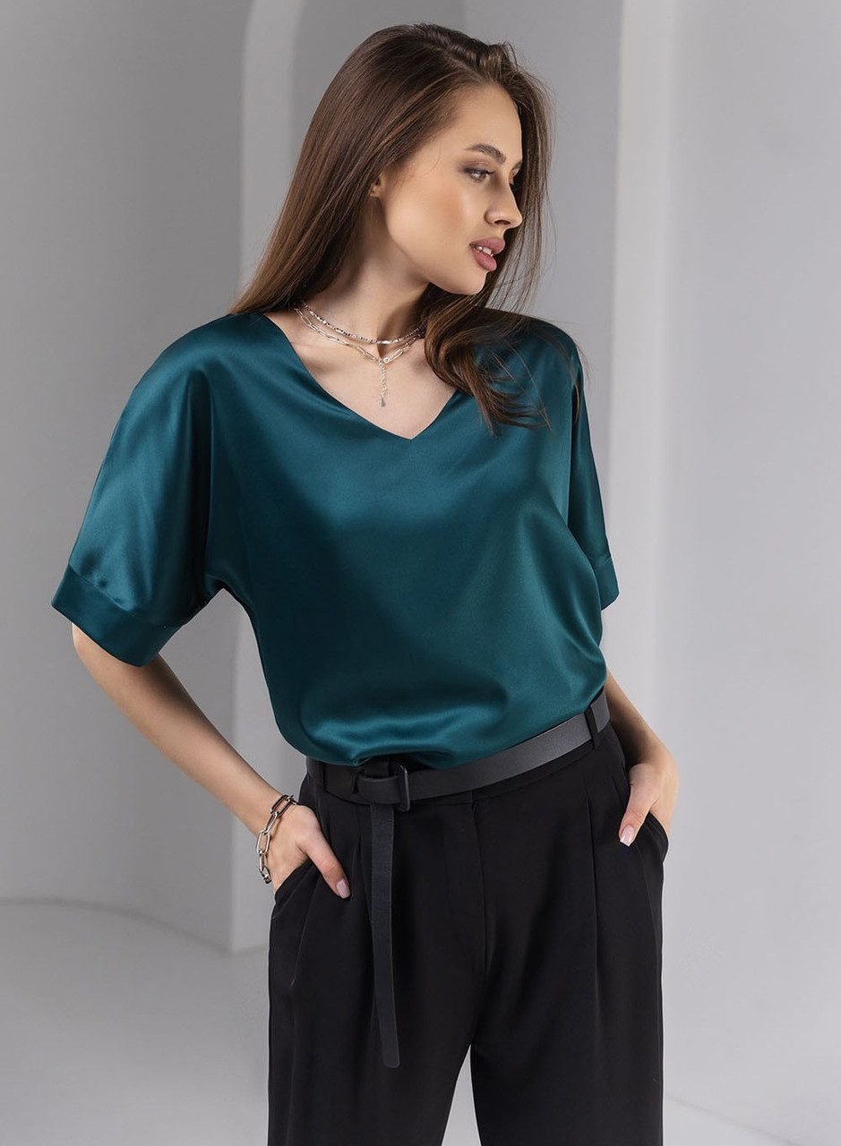 Блуза жіноча шовкова з коротким рукавом смарагдового кольору. Модель 3022