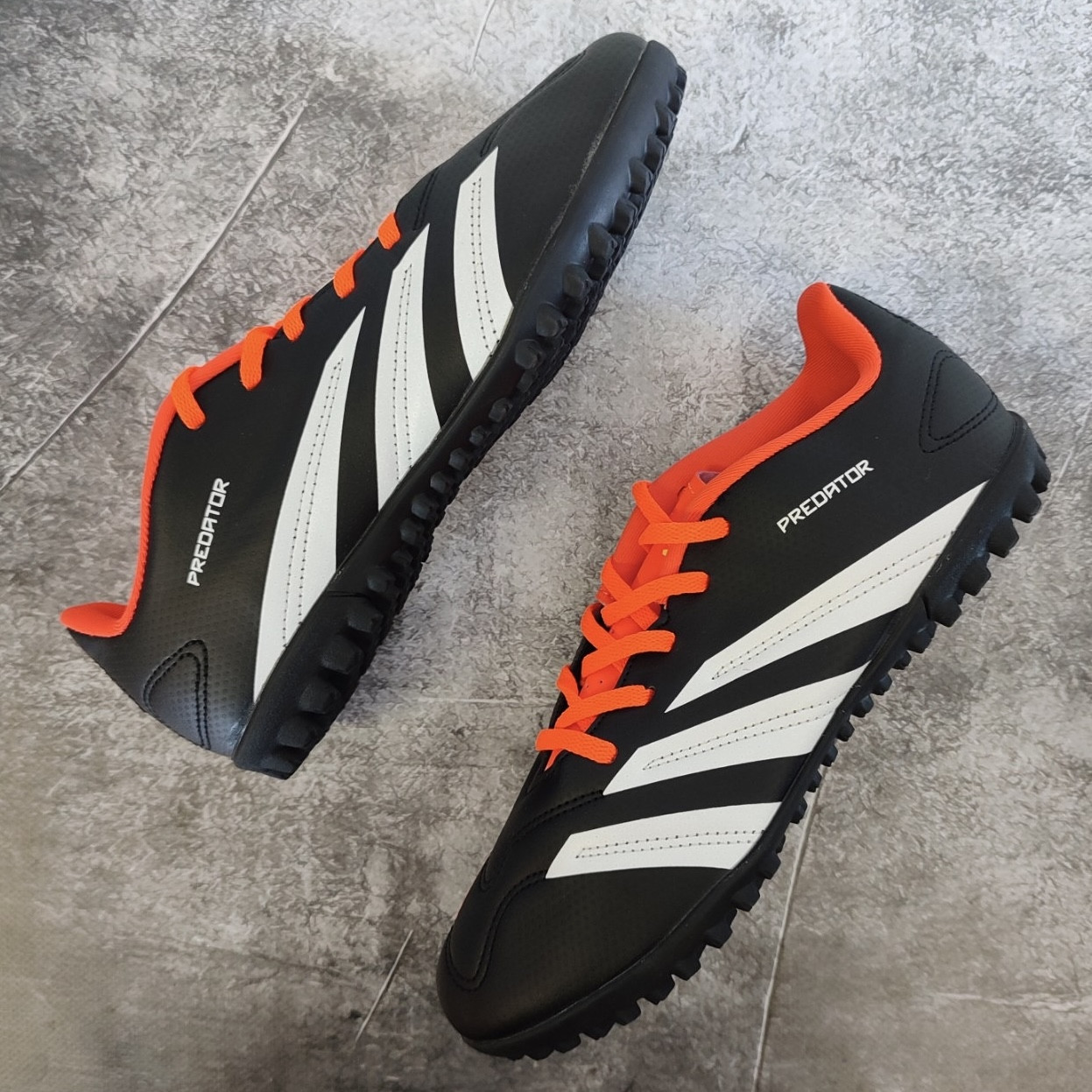Сороконіжки Adidas Predator TF/футбольне взуття