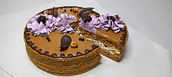 Торт "Медовий з чорносливом"