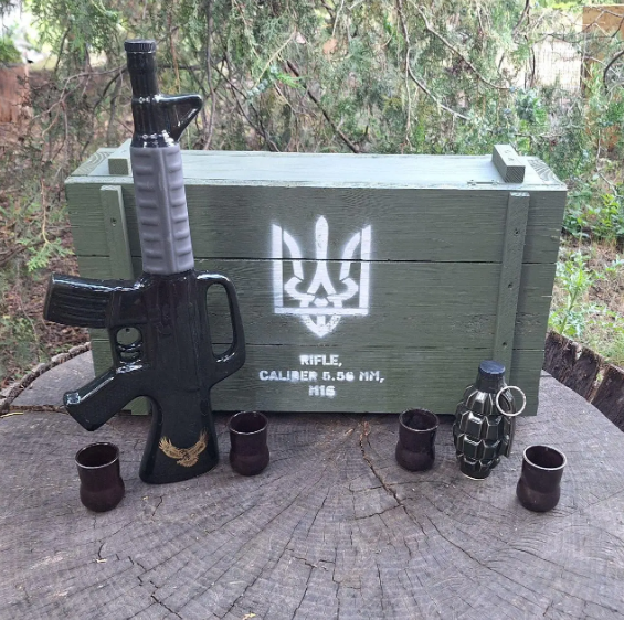 Подарунковий набір для алкоголю Гвинтівка М-16 з гранатою і чарками в ящику для подарунка чоловікові та війско