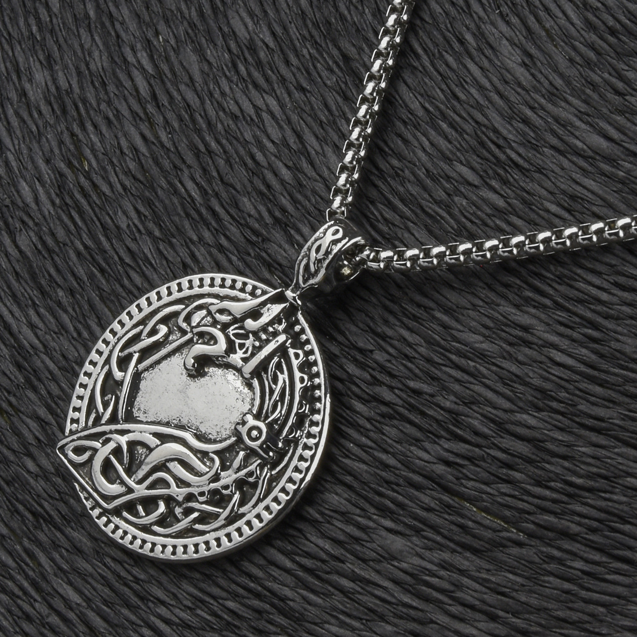 Ланцюг із кулоном сріблястого кольору Stainless Steel дракон застібка карабін розмір кулона 33х33 мм довжина 70 см