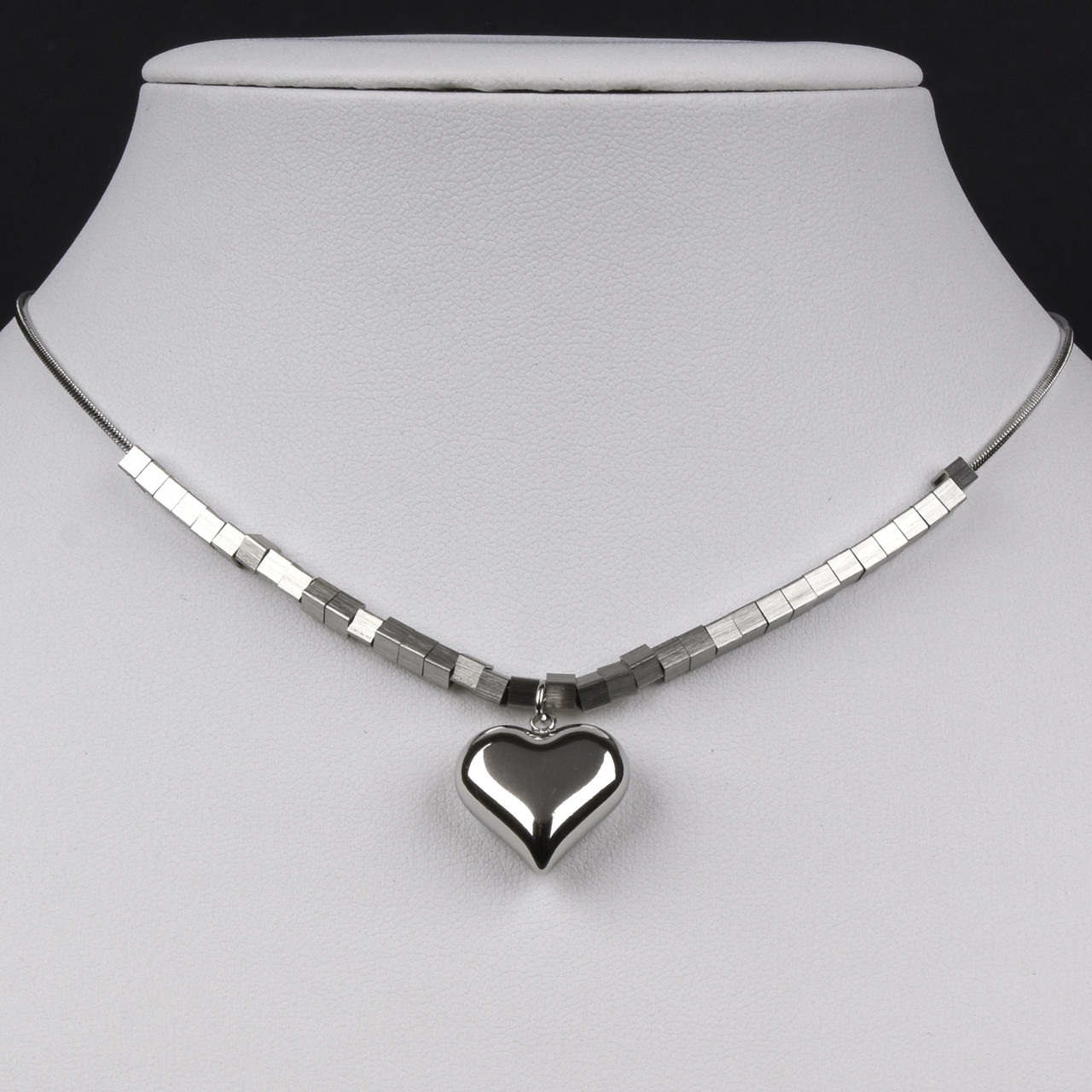 Ланцюг із кулоном сріблястого кольору Stainless Steel сердечко з кубиками застібка карабін довжина 45 см