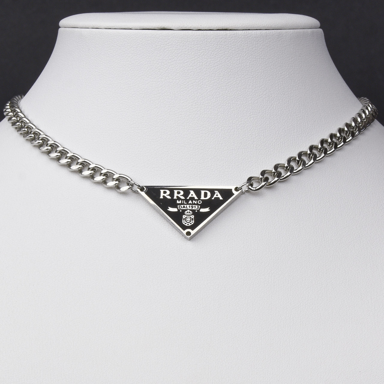 Ланцюг панцирний із кулоном сріблястого кольору Stainless Steel брендова з написом застібка карабін довжина 55 см