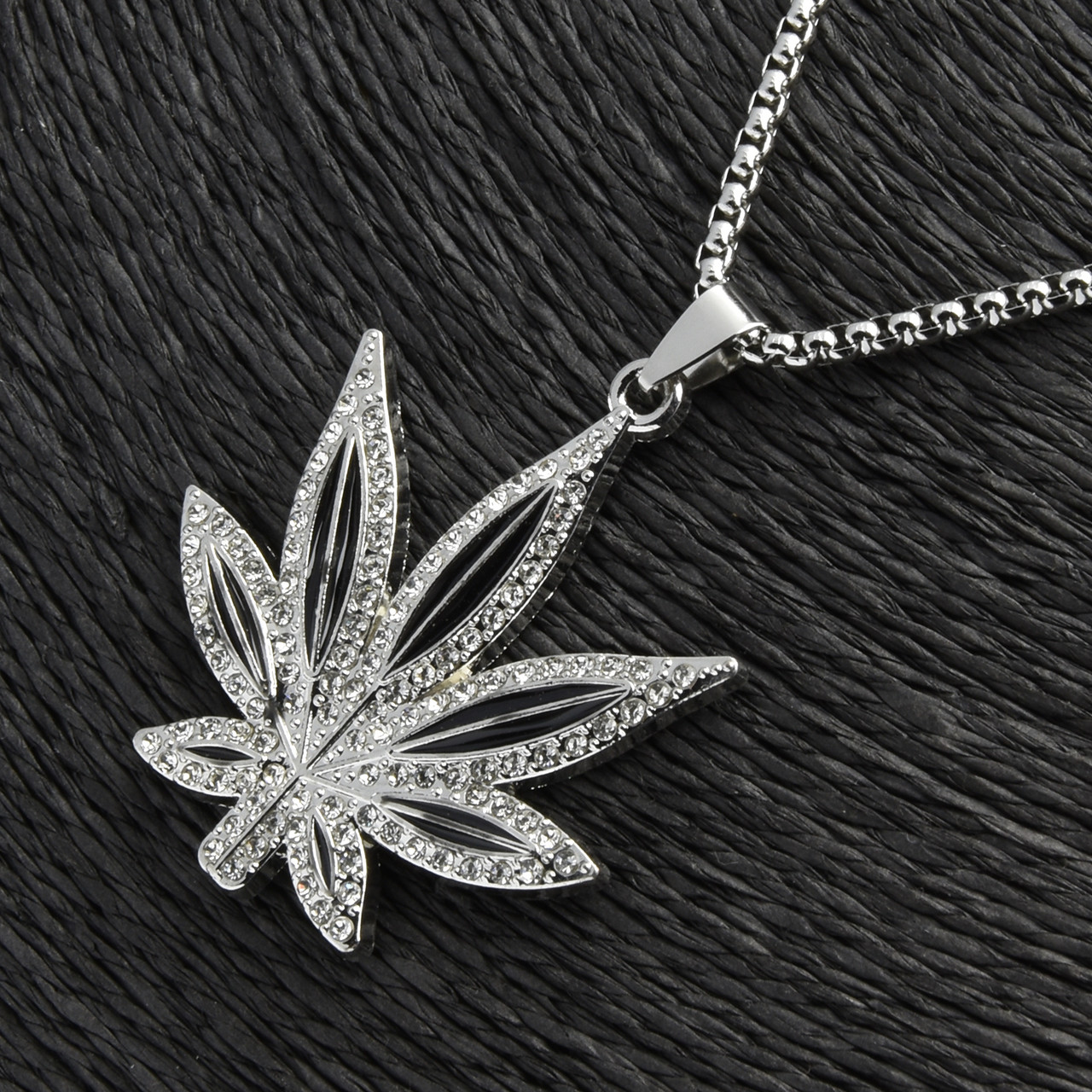 Ланцюг із кулоном ганджа листочок конопель сріблястого кольору Stainless Steel розмір 55х45 мм розмір ланцюга 70 см 3 мм