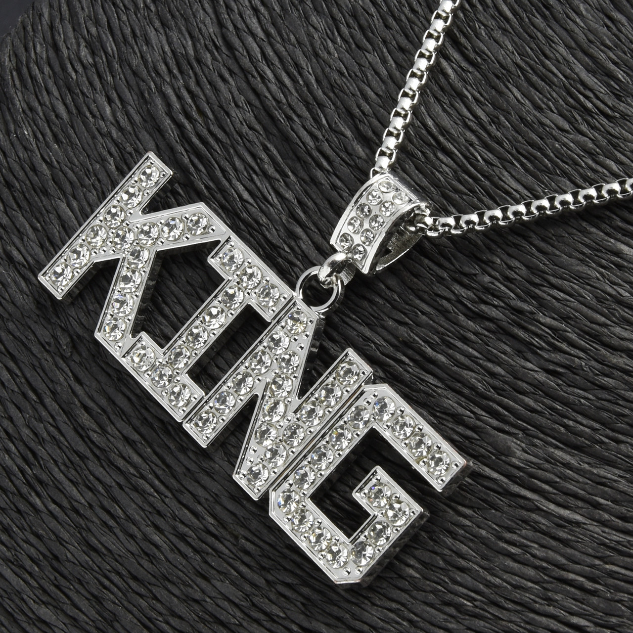 Ланцюг із кулоном КІНГ весь у кристалах сріблястого кольору Stainless Steel розмір 65х40 мм розмір ланцюга 70 см 3 мм