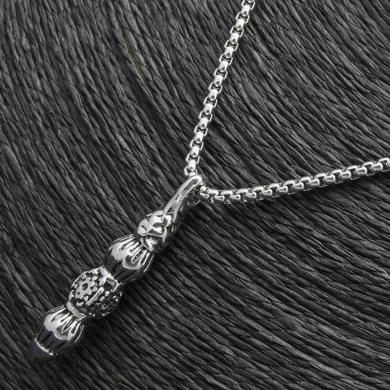 Ланцюг із кулоном бузинна паличка сріблястого кольору Stainless Steel розмір 45х10 мм розмір ланцюга 70 см 3 мм