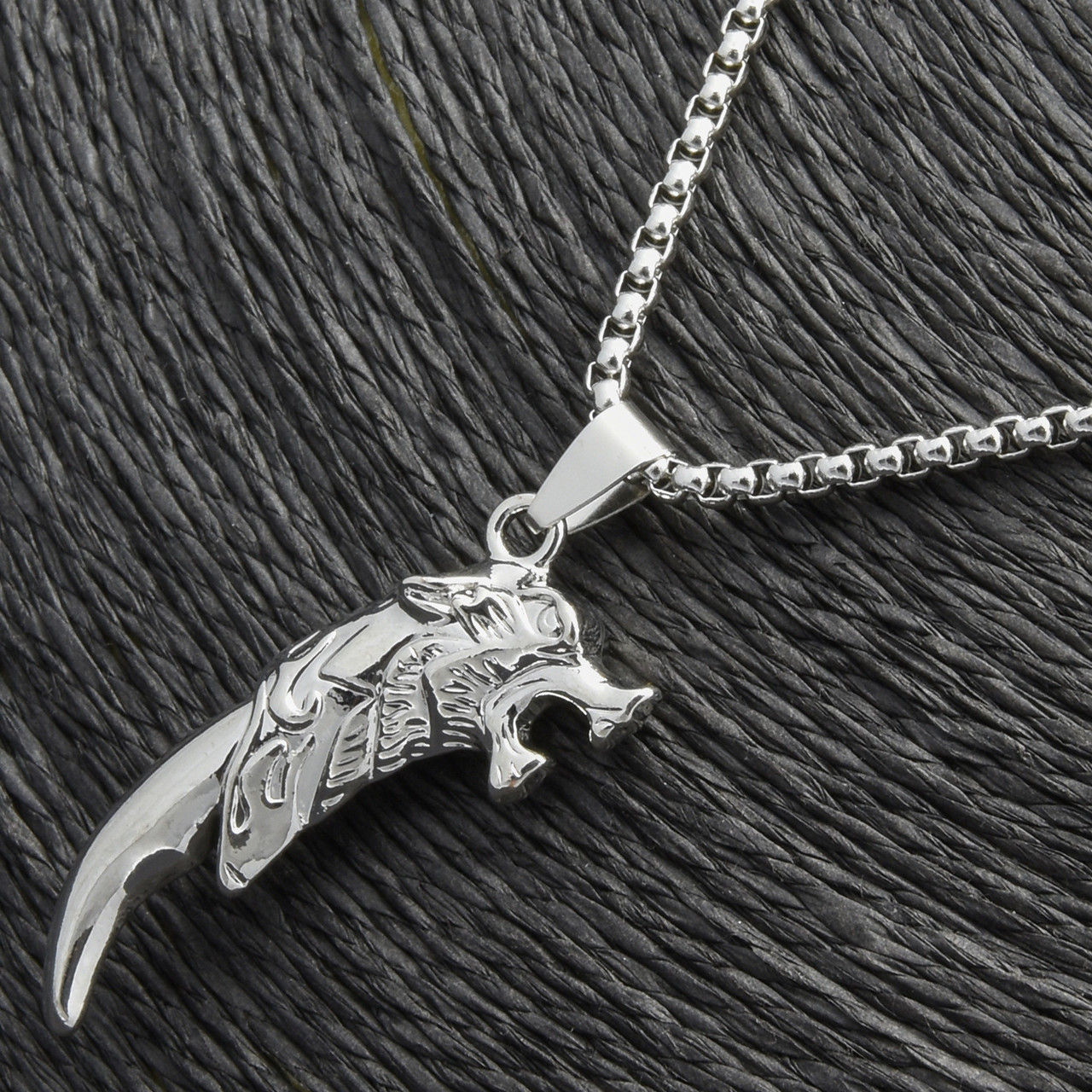 Ланцюг із кулоном вовч-велотик ікла сріблястого кольору Stainless Steel розмір 40х15 мм розмір ланцюга 70 см 3 мм