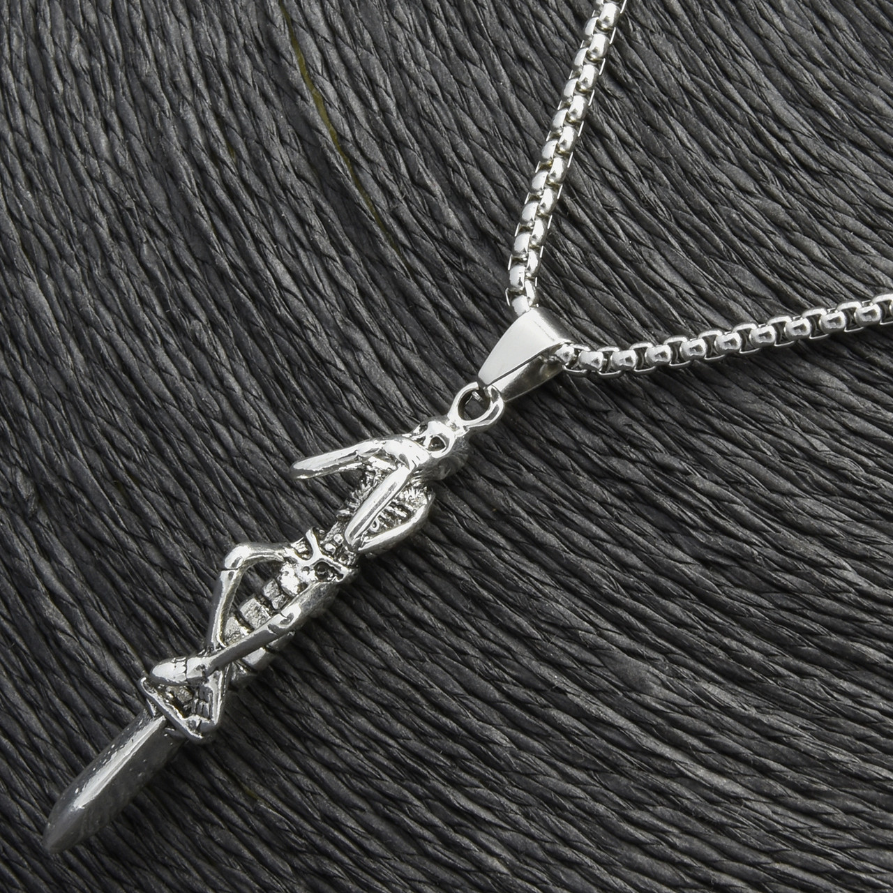 Ланцюг із кулоном кинджал із скелетом сріблястого кольору Stainless Steel розмір 55х8 мм розмір ланцюга 70 см 3 мм