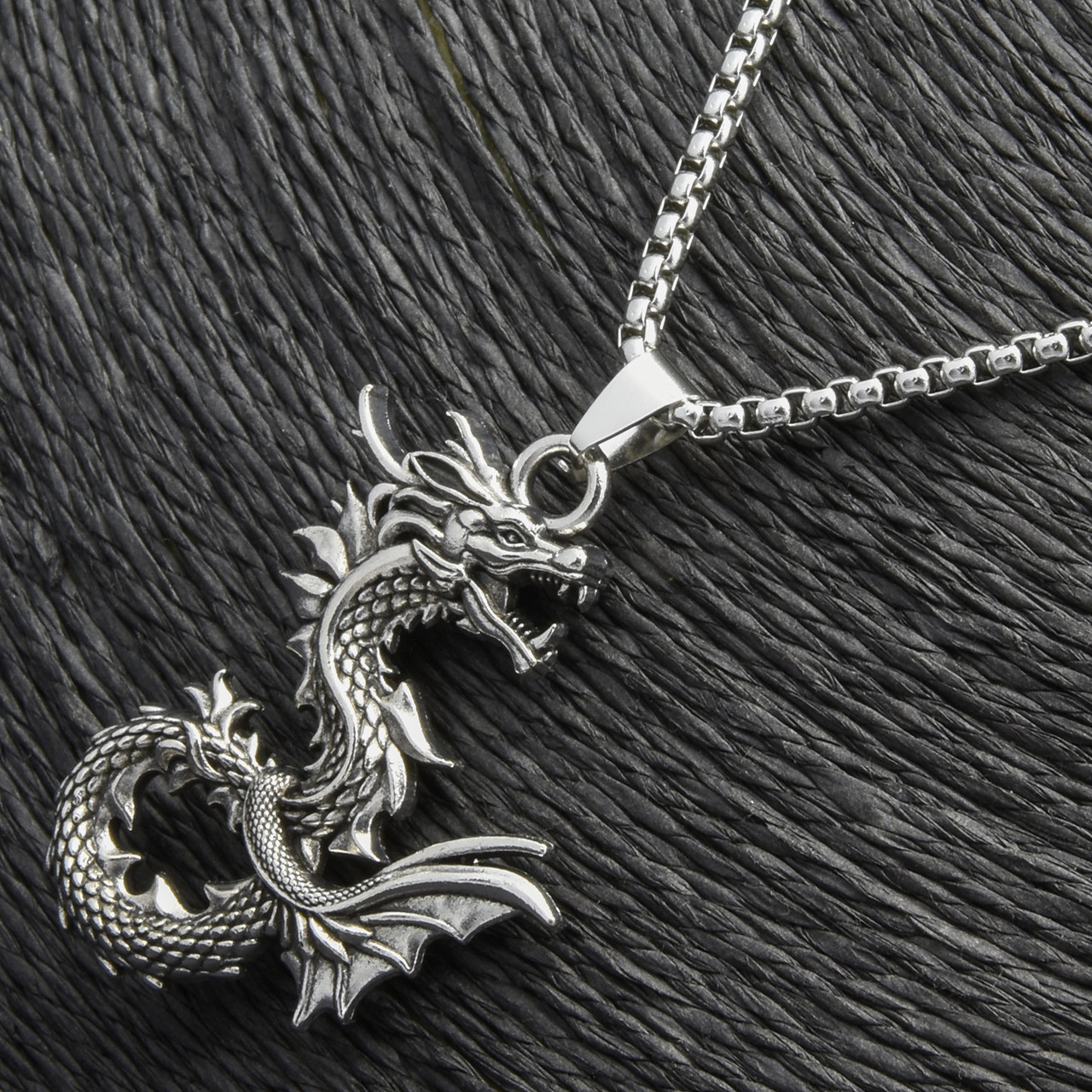 Ланцюг із кулоном вогненний дракон сріблястого кольору Stainless Steel розмір 40х30 мм розмір ланцюга 70 см 3 мм