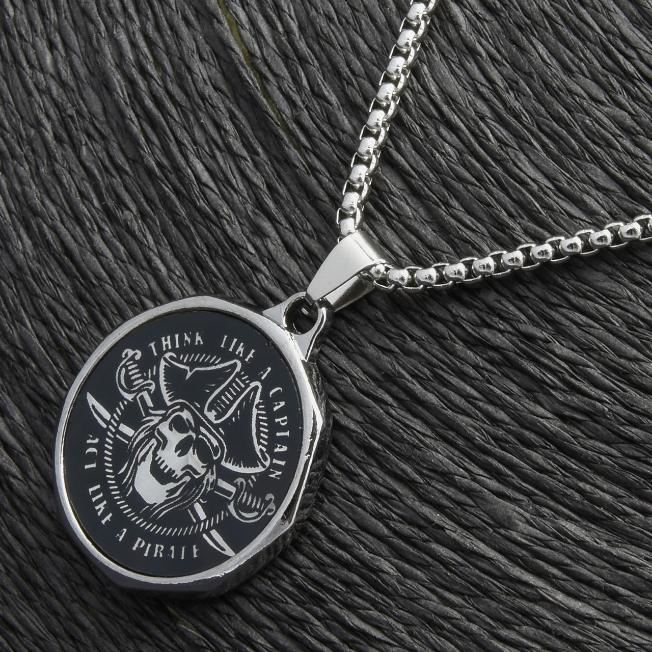 Ланцюг із кулоном пірат із написом сріблястого кольору Stainless Steel розмір 30х30 мм розмір ланцюга 70 см 3 мм