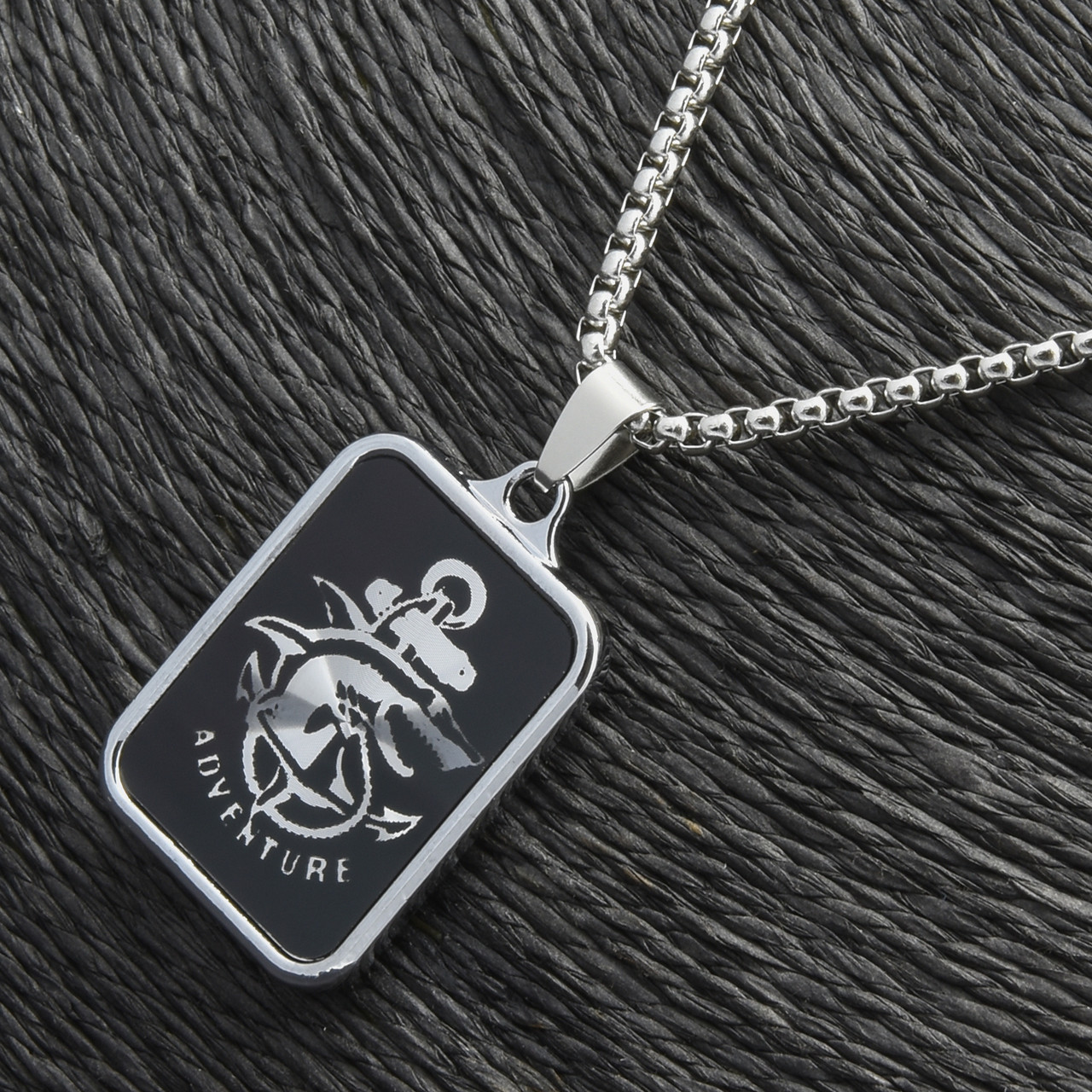 Ланцюг із кулоном акула з написом сріблястого кольору Stainless Steel розмір 35х25 мм розмір ланцюга 70 см 3 мм