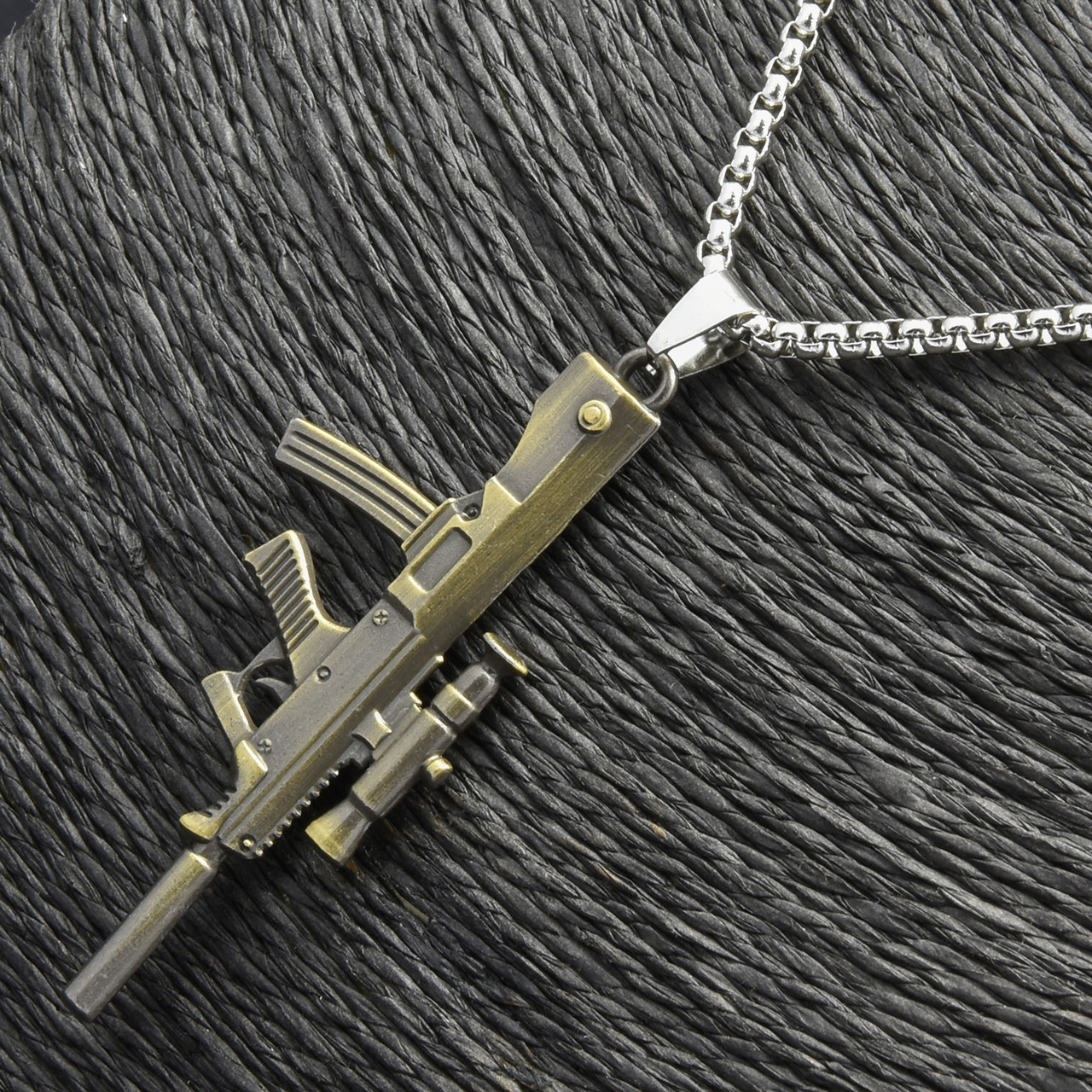 Ланцюг із кулоном автомат із прицілом сріблястого кольору Stainless Steel розмір 63х23 мм розмір ланцюга 70 см 3 мм