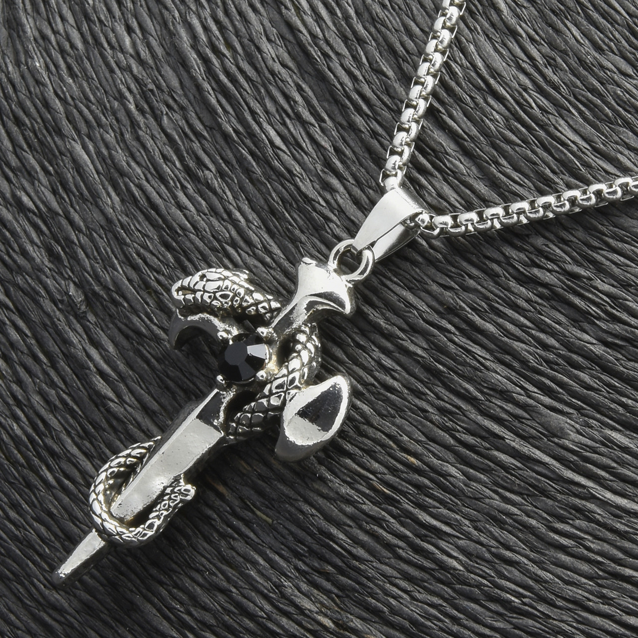 Ланцюг із кулоном кинджал із кристалом сріблястого кольору Stainless Steel розмір 53х25 мм розмір ланцюга 70 см 3 мм
