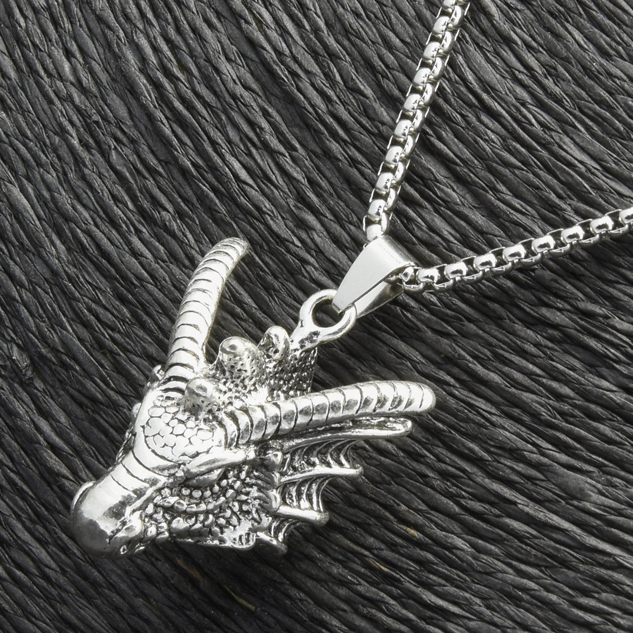 Ланцюг із кулоном вогненний дракон сріблястого кольору Stainless Steel розмір 35х30 мм розмір ланцюга 70 см 3 мм
