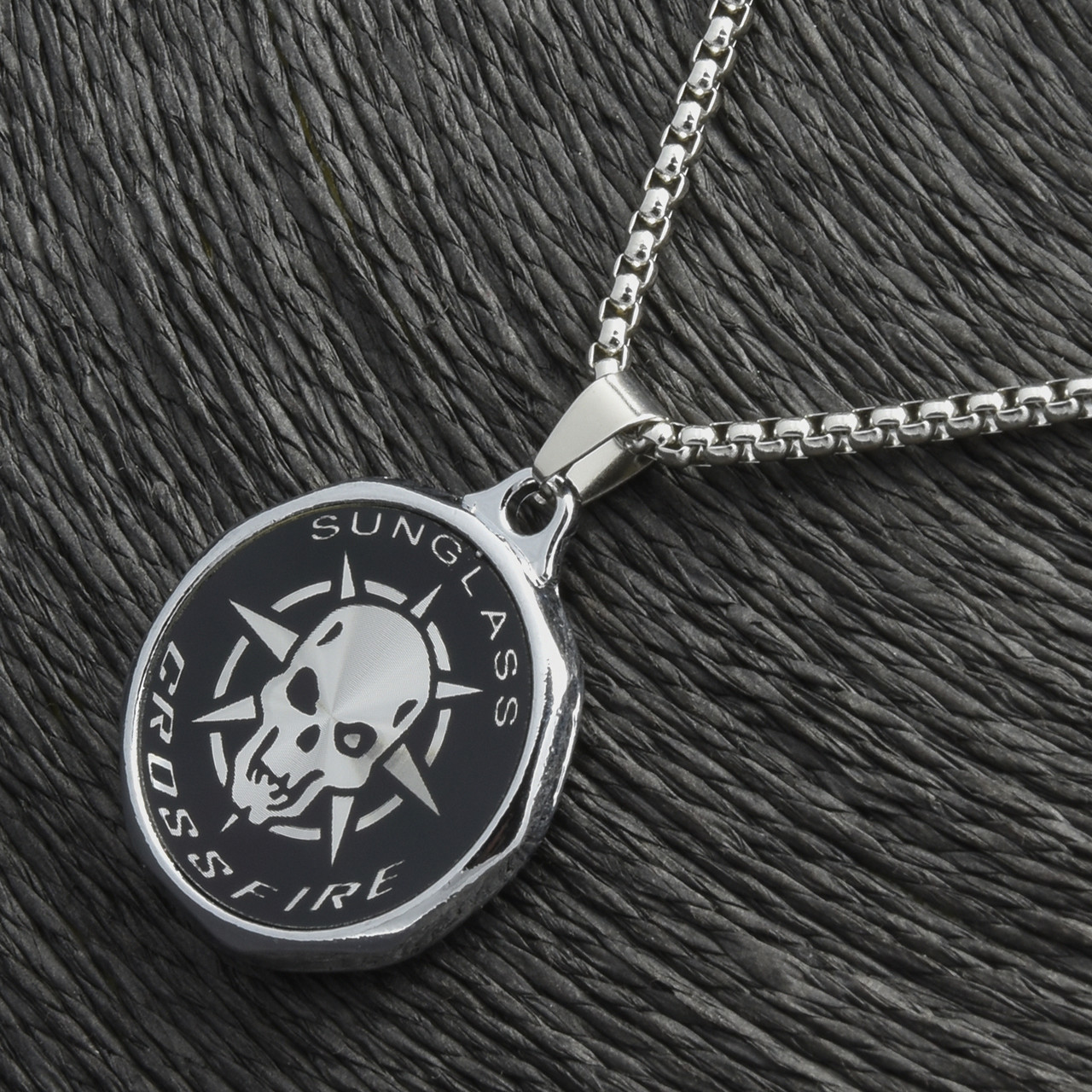 Ланцюг із кулоном череп із написами сріблястого кольору Stainless Steel розмір 30х30 мм розмір ланцюга 70 см 3 мм