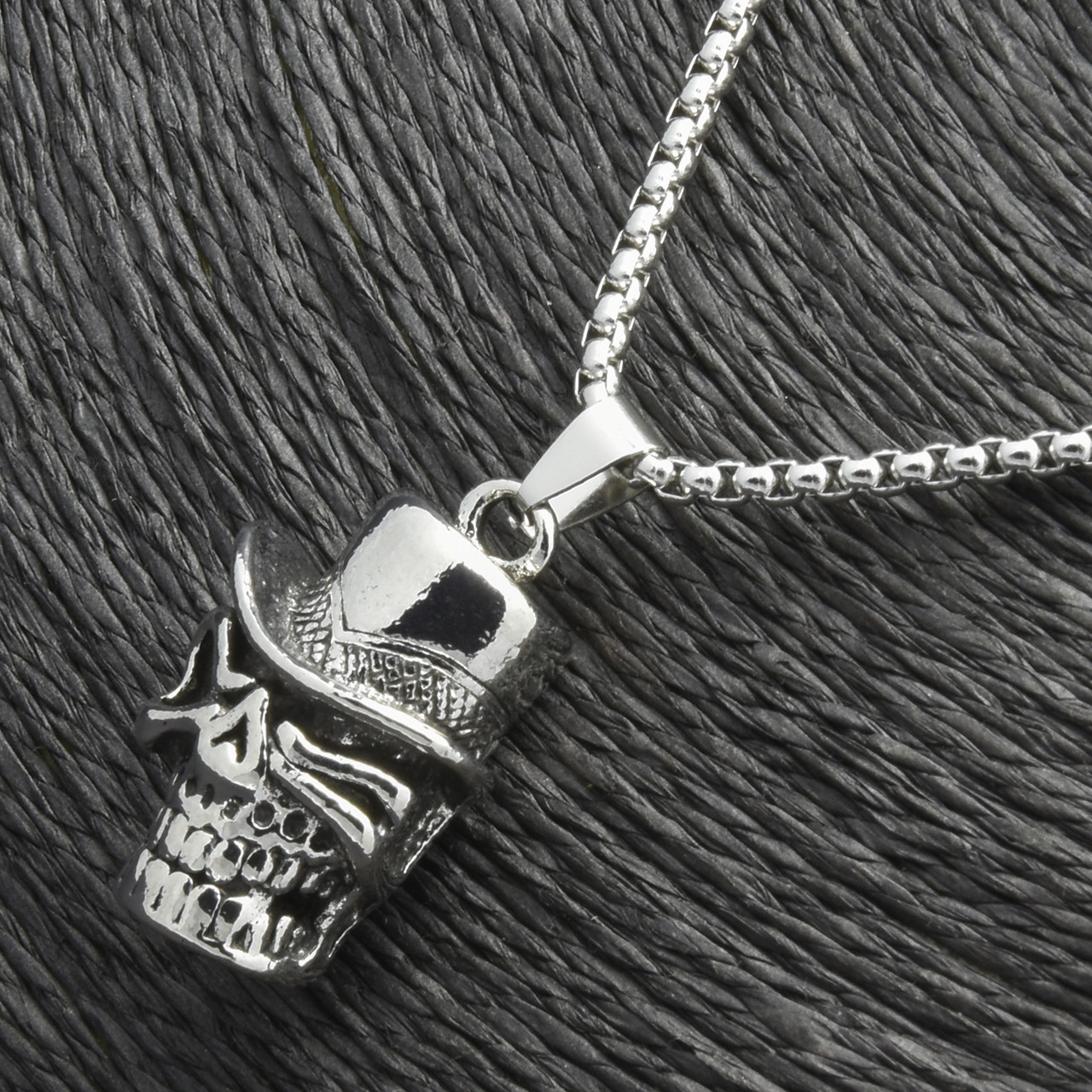 Ланцюг із кулоном череп у капелюсі сріблястого кольору Stainless Steel розмір 30х20 мм розмір ланцюга 70 см 3 мм