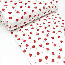 Сатин (бавовняна тканинна) червоні сердечка на молочному (ширина 160 см, 120 г/м2)