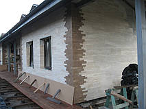 Облицовка травертином фасада частного дома 16