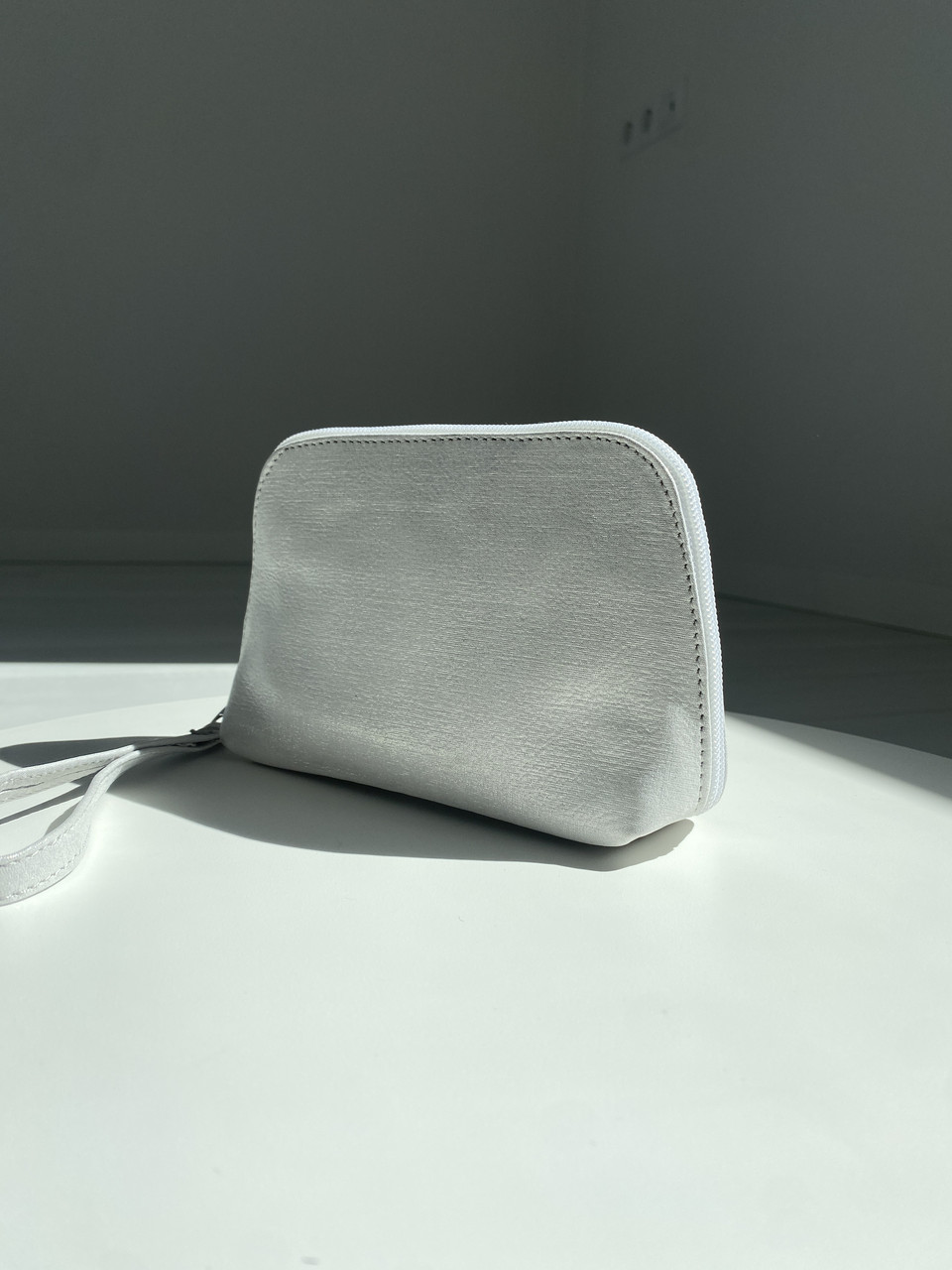 Косметичка шкіряна Woman's heel біла (В-480-1)