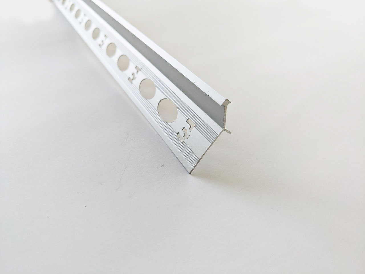 Y-профіль для плитки Мерседес алюмінієвий анодований 12 мм 2.5 м LIPNA12А, фото 1