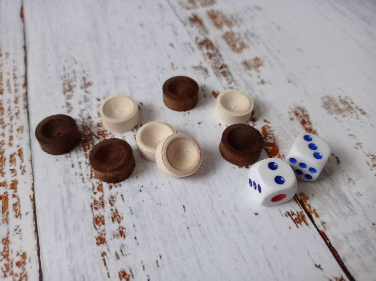 

Набор фишек для нард и кубиков 01 ( 1.7см.)