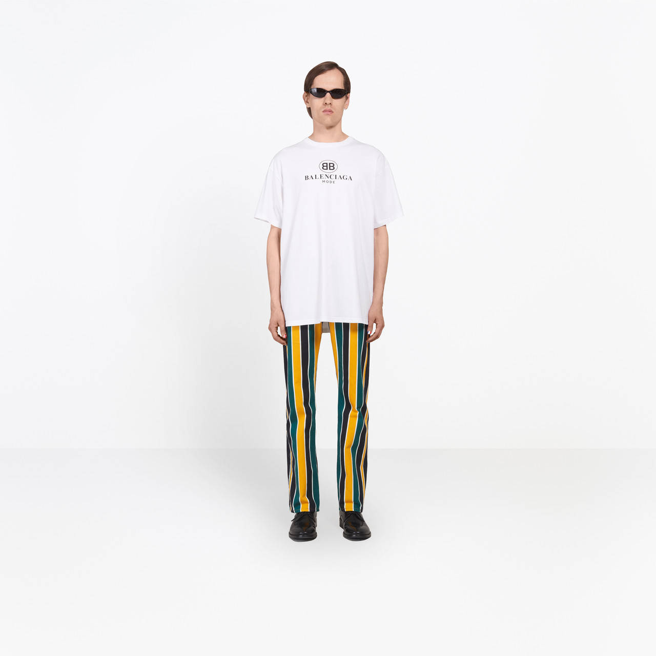 

Футболка Balenciaga Mode белая с логотипом, унисекс (мужская, женская, детская)