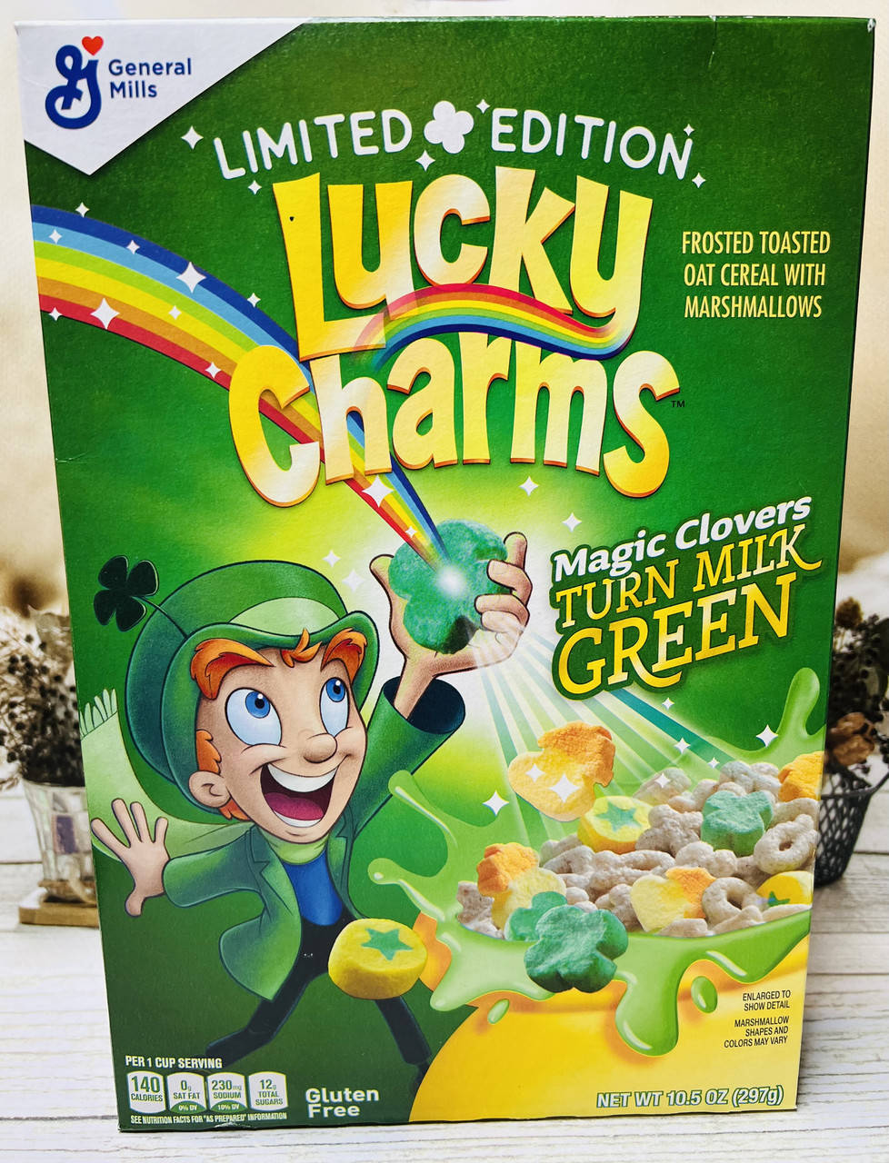 

Сухий сніданок Lucky Charms молоко змінює колір на зелений