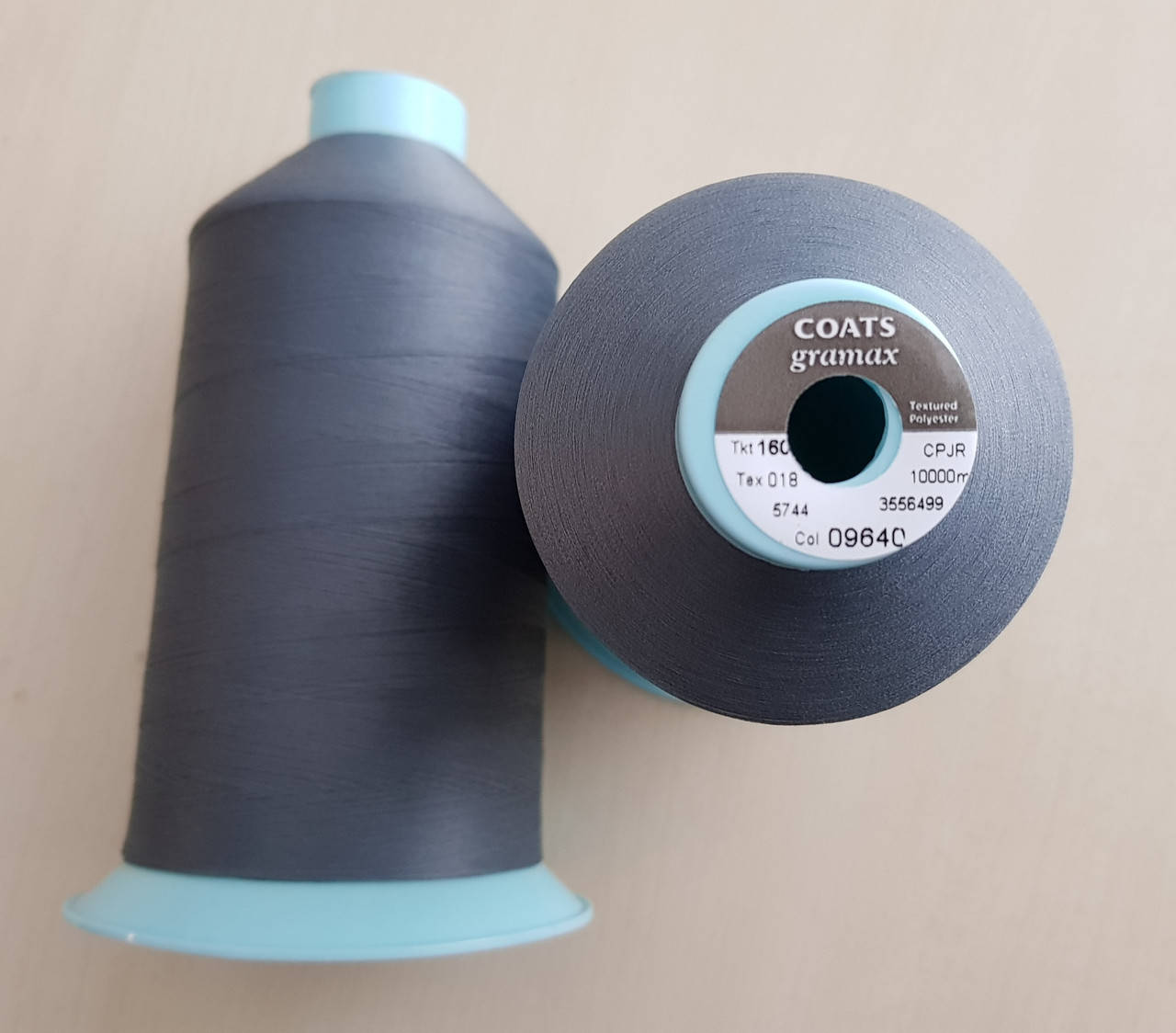 

Текстурована нитка для оверлока Coats gramax 160 серая 09640