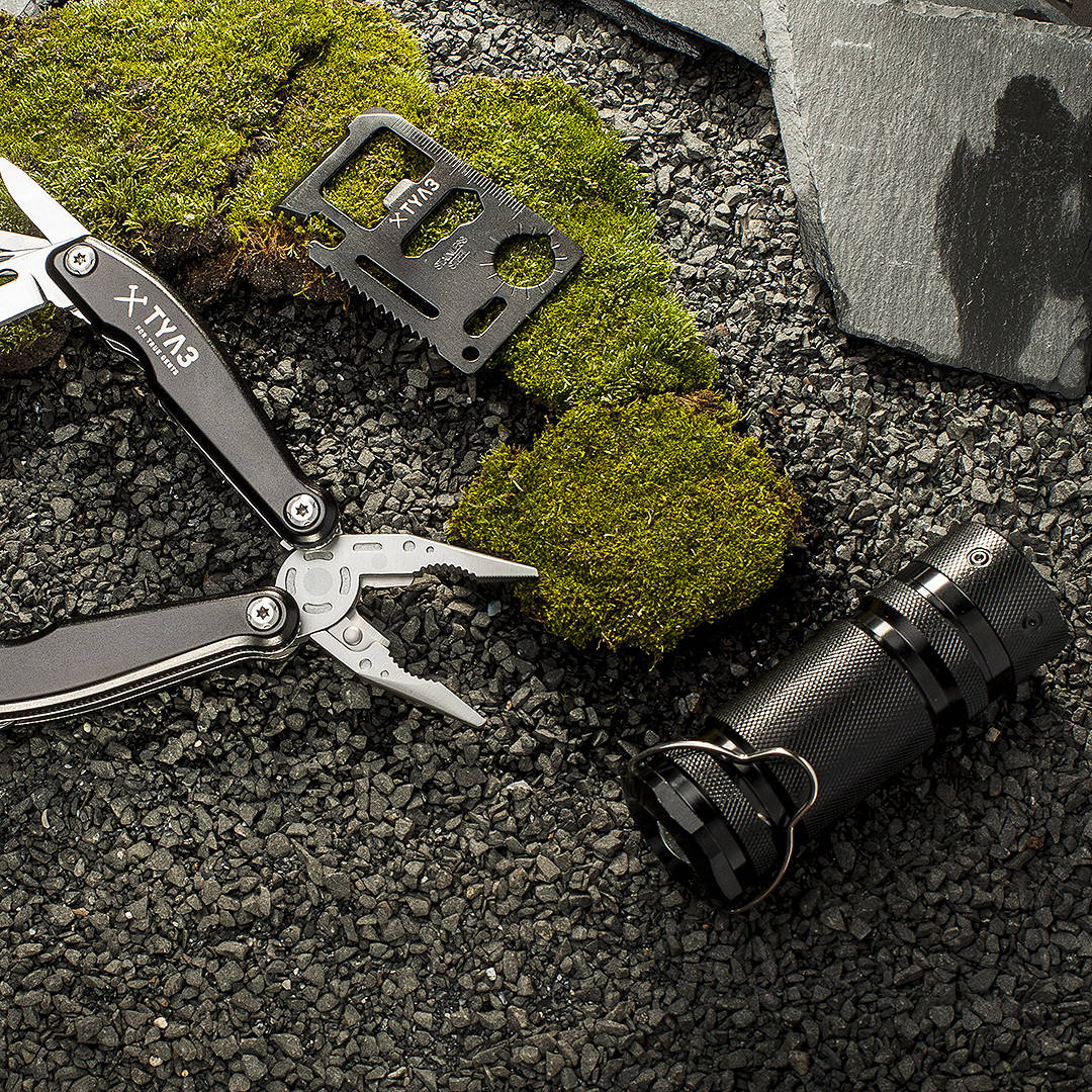 

Набор инструментов "Авантюрист": фонарик + деловой мультитул + мультитул-кредитка